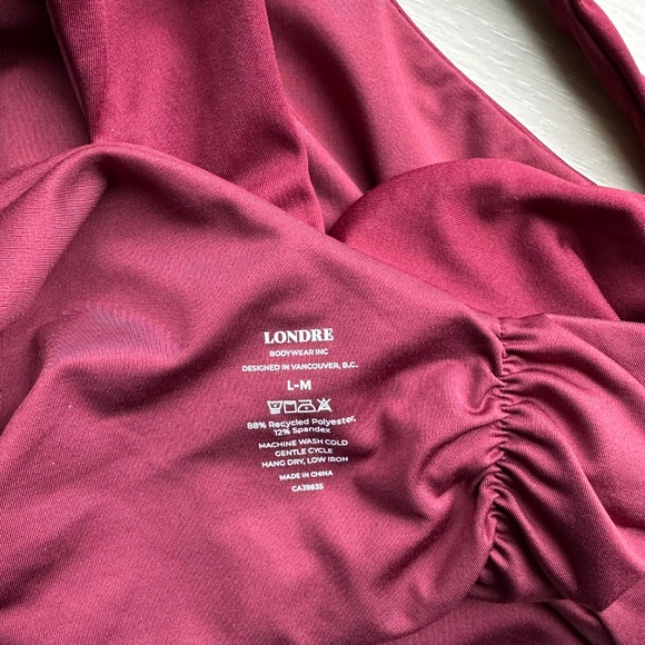 NEW LONDRE The Minimalist One Piece Swimsuit Size M Long in Pomegranate Dark Red - Picture 6 of 6